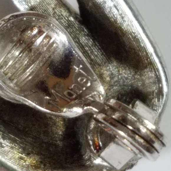 Tulip Absolutely Adorable Clip on Earrings - Picture 4 of 6